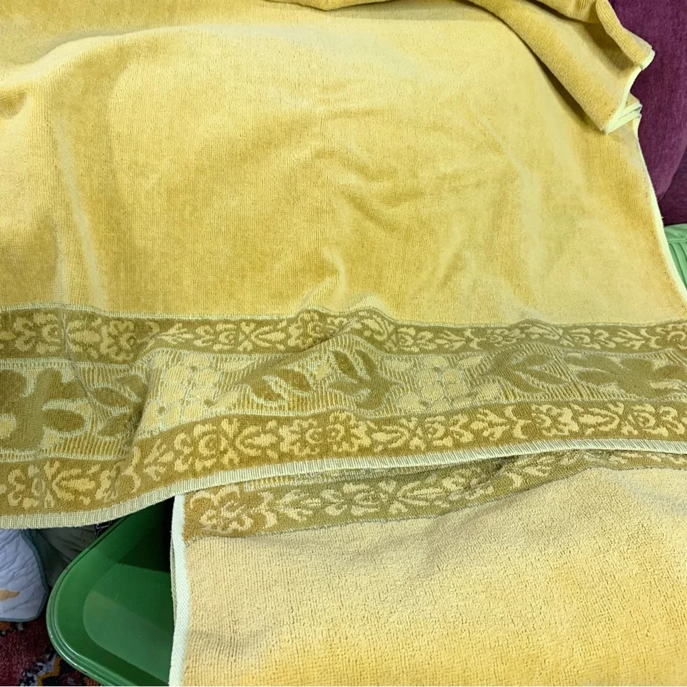 70s Utica Towels Harvest Gold set of 3